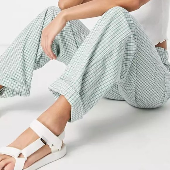 ASOS DESIGN Slouchy Chino Pant in Green and White Check - Picture 4 of 8